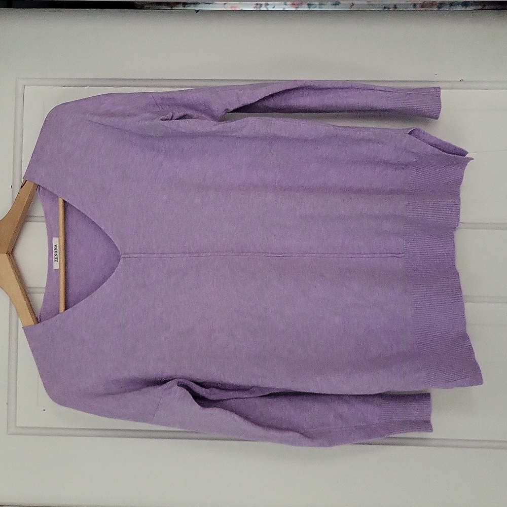 Women's Zenana v-neck front seam sweater size small/medium